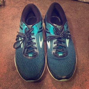 Brooks Adrenaline GTS 18 running sneakers